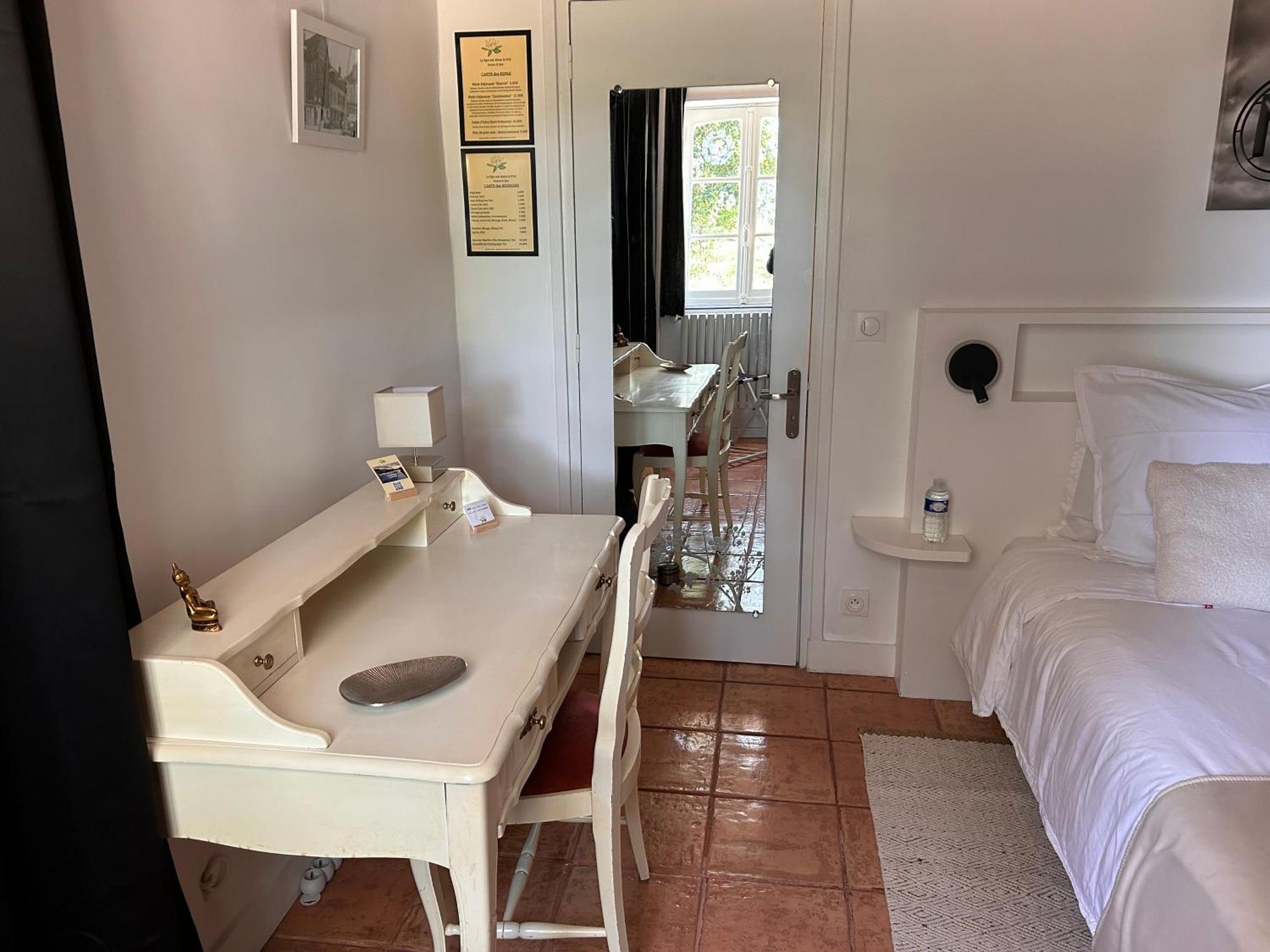 Le Spa Est Dans Le Pre Trigueres Exteriér fotografie